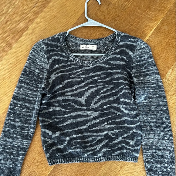 Hollister Gray Tiger Print Cropped Sweater - Picture 4 of 6